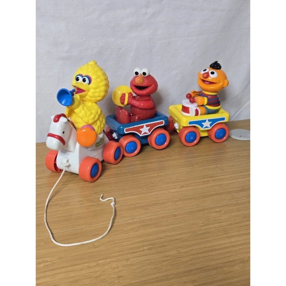 Vintage Sesame Street Parade Band TYCO Pull Train 16